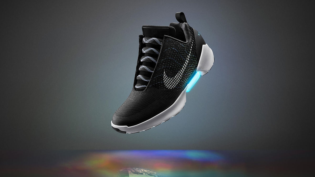 画像元:http://news.nike.com/news/hyperadapt-adaptive-lacing